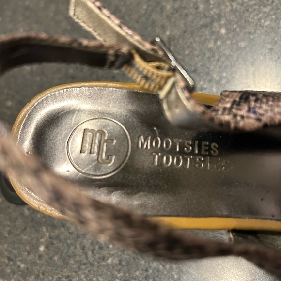 High heeled shoe by Mootsies Tootsies - Picture 3 of 5